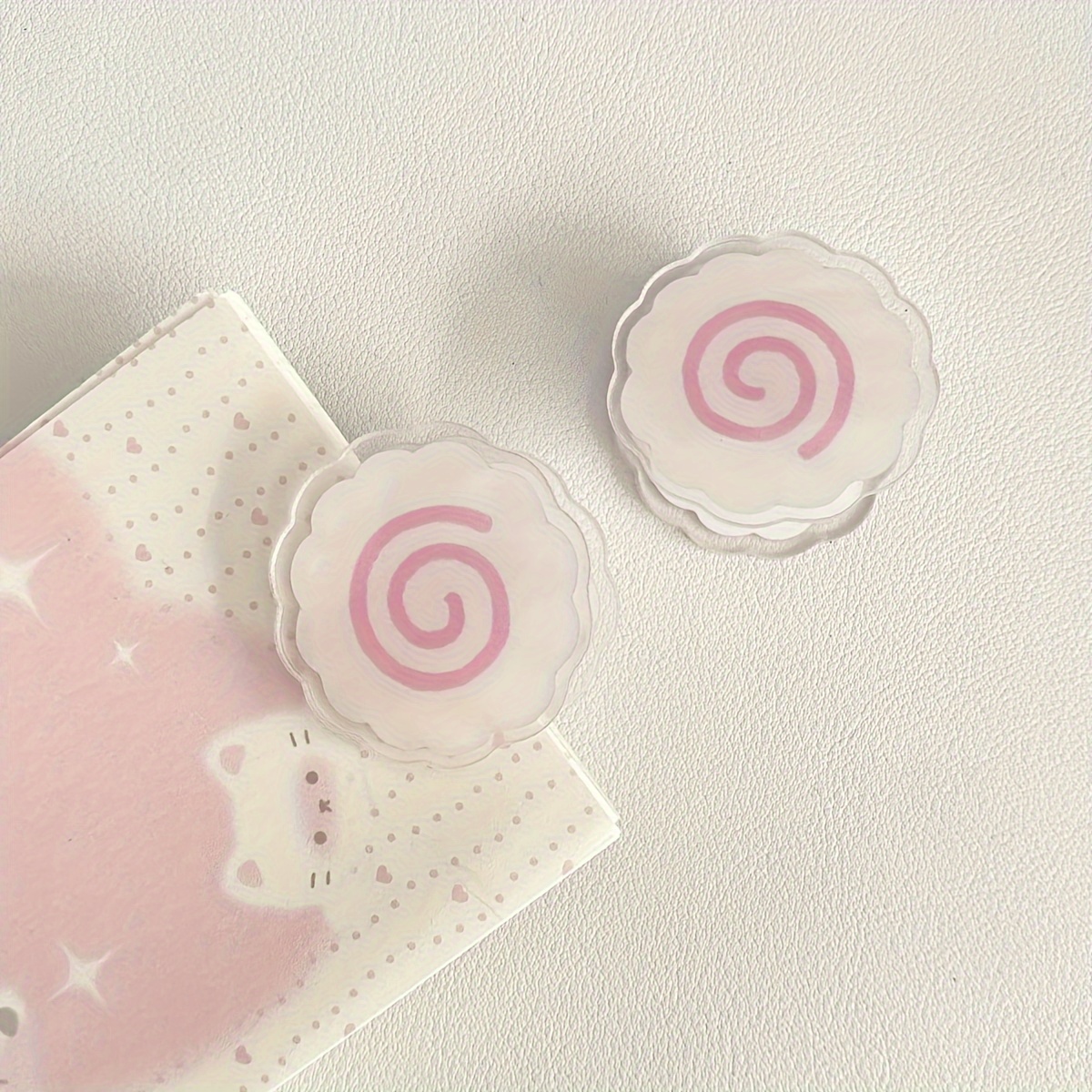 Super Cute White Fish Cake Acrylic PP Clip, Adds Fun to The Desk Photo Wall, Used for Notebook Memo Clips, Sealing Clip Plastic File Folder, Durable Storage Clip, Suitable for Notes, Exams, Office Documents, Books, Kitchen Storage Additions - Image 2