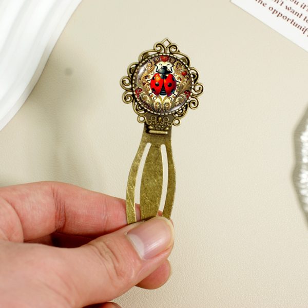 1pc 2D Flat Iron Lace Bookmark with Time Gem Glass Ladybug Pattern - Exquisite Swirl Design Circular Page Clip, Creative Insect Decor Reading Marker, Valentine's Day Gift, 2D Flat - Image 2